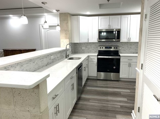 6106 City Pl, Edgewater, NJ 07020