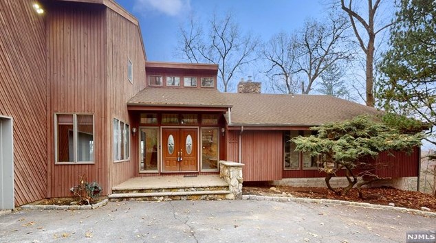 821 Shadow Ridge Rd, Franklin Lakes, NJ 07417