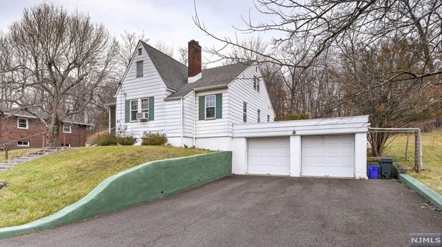 82 Bullens Ave, Wayne, NJ 07470