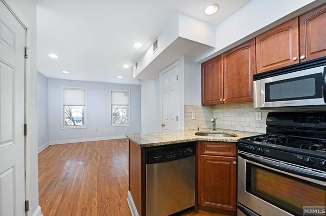 349 Pavonia Ave #2l, Jersey City, NJ 07302