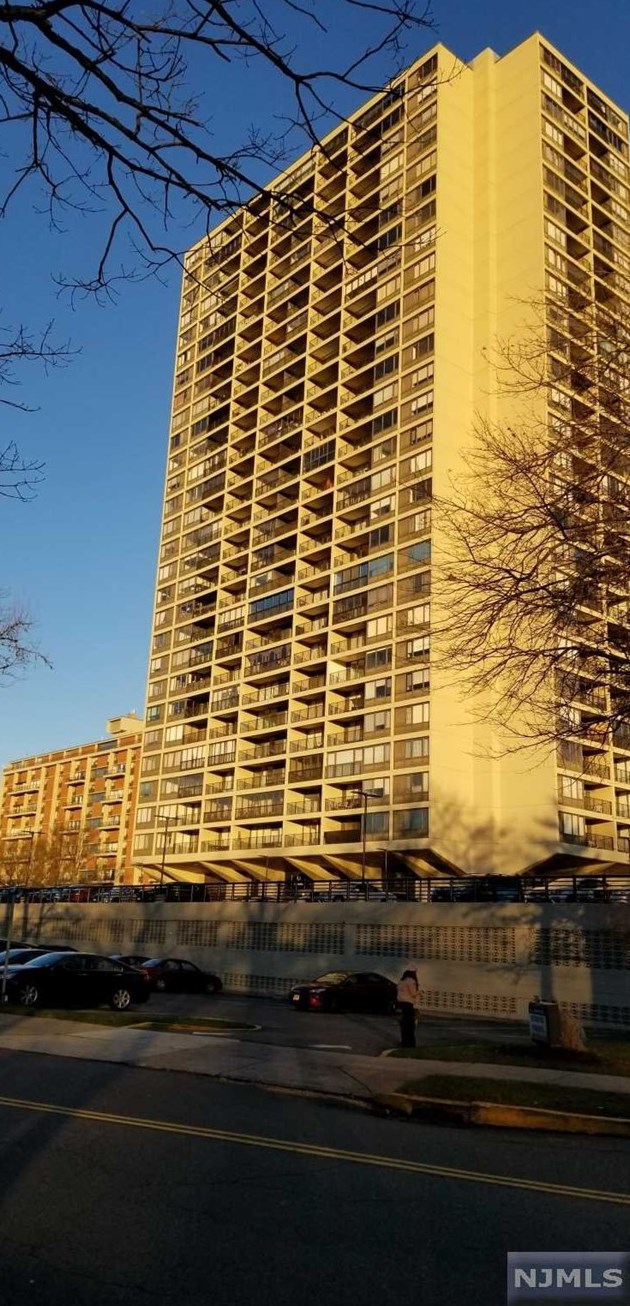 6 Horizon Rd, West Fort Lee NJ 07024-6601 exterior