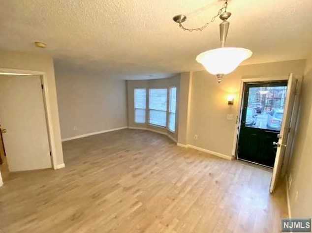290 Larch Ln, Mahwah, NJ 07430