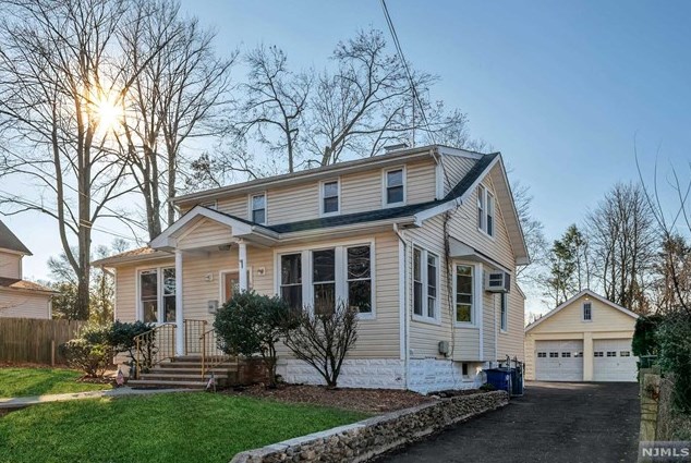 66 Wyckoff Ave, Waldwick, NJ 07463