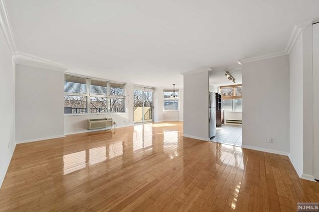 100 Grand Cove Way #4a, Edgewater, NJ 07020