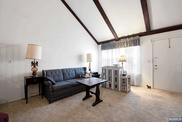 41-2 Tamaron Dr, Waldwick NJ  07463-1157 exterior