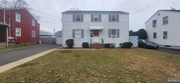 137 18th Ave, Elmwood Park, NJ 07407-3413