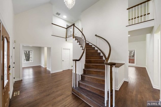 5 Woods Edge Rd, Westwood NJ  07675-7469 exterior