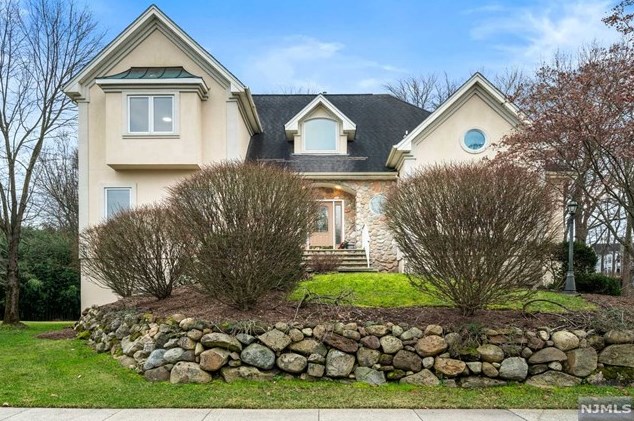 5 Woods Edge Rd, Westwood, NJ 07675