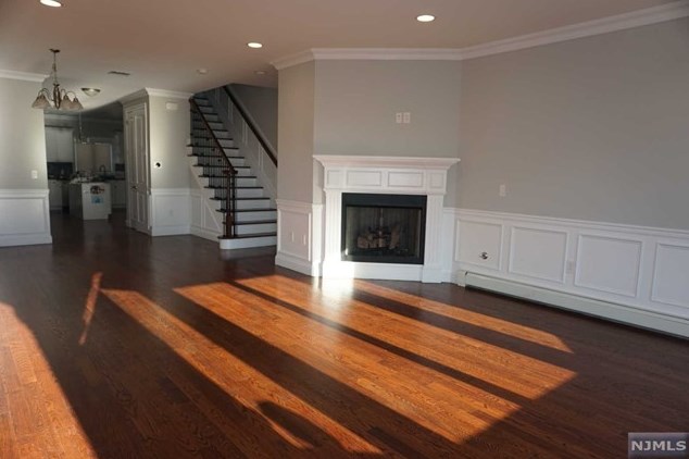 365 Tom Hunter Rd, West Fort Lee, NJ 07024