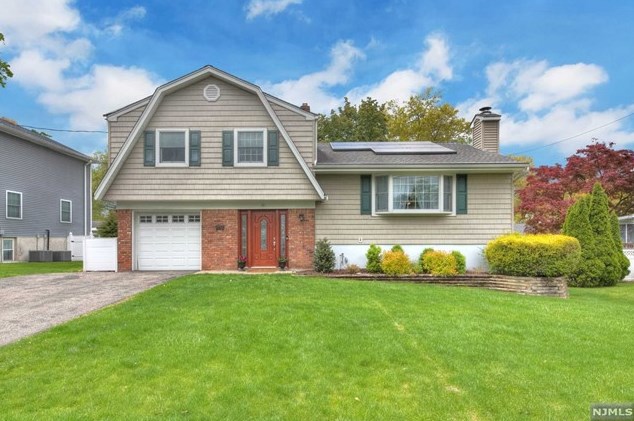 36 Valley Brook Dr, Emerson, NJ 07630-1027