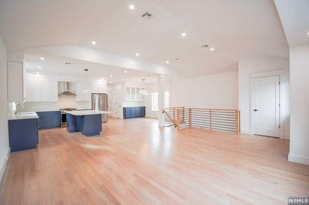 28 Prospect St #2fl, Palisades Park, NJ 07650