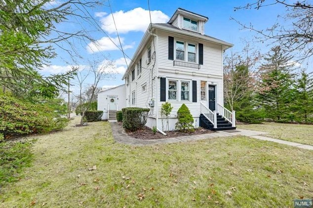 50 Dean St, Ridgewood, NJ 07452