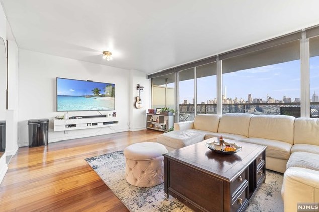 6050 Kennedy Blvd E #8j, West New York, NJ