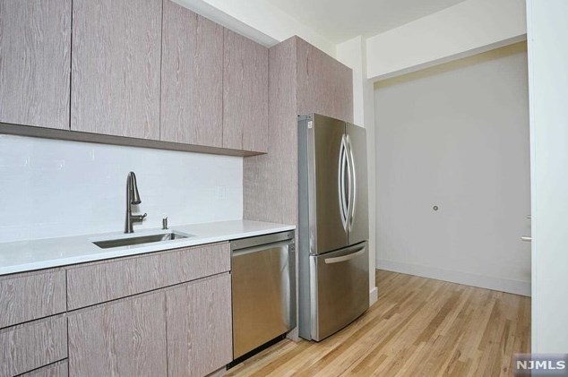 37 N Dean St #2c, Englewood, NJ 07631
