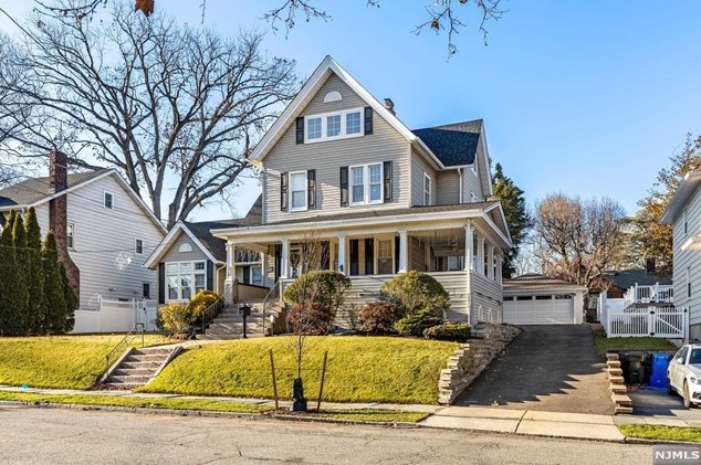 6 Hawthorne St, Rutherford, NJ 07070-1126
