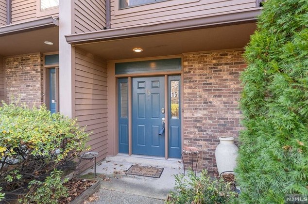 15 Danbury Ct, Township of Washington, NJ 07676