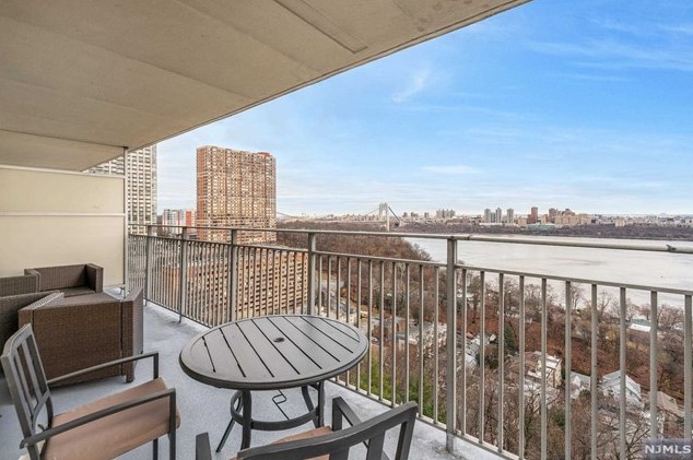 1530 Palisade Ave, West Fort Lee NJ  07024-5471 exterior