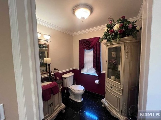 5 Decker Ln, Florham Park NJ  07932-1835 exterior