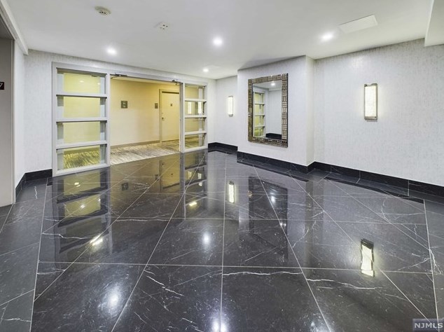 1203 River Rd #17a, Edgewater, NJ 07020