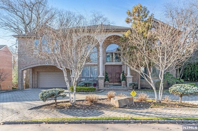 1075 Briar Way, West Fort Lee, NJ 07024-6342