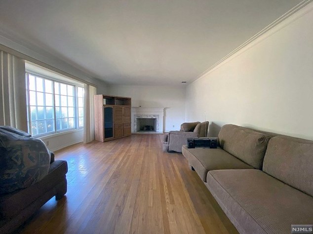 321 Pine St, Haworth, NJ 07641