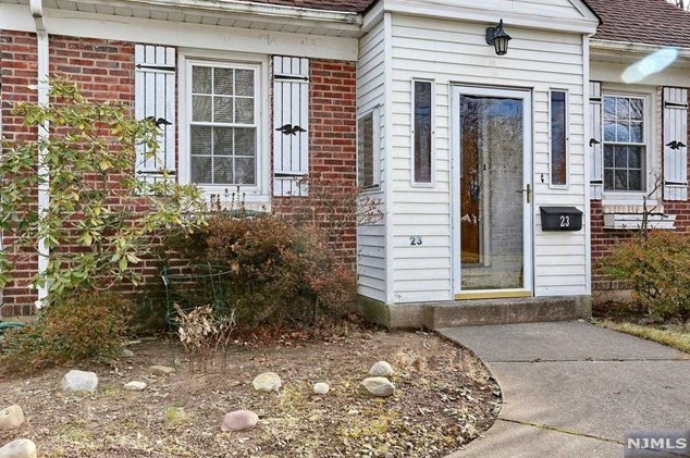 23 Highwood Dr, Dumont, NJ 07628