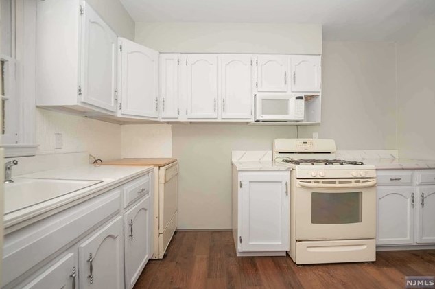 128 Terhune Ave #1, Jersey City, NJ 07305