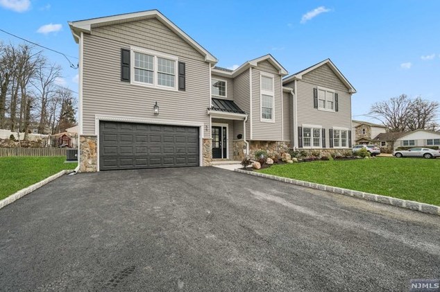 55 Emwood Dr, Emerson, NJ 07630