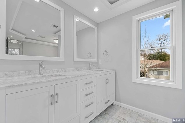 55 Emwood Dr, Emerson NJ  07630-1903 exterior