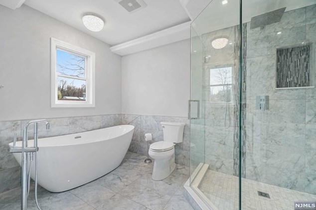 55 Emwood Dr, Emerson NJ  07630-1903 exterior