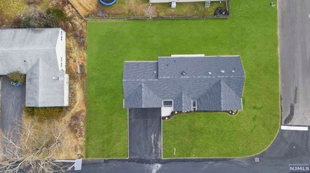 55 Emwood Dr, Emerson NJ  07630-1903 exterior