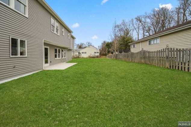 55 Emwood Dr, Emerson NJ  07630-1903 exterior