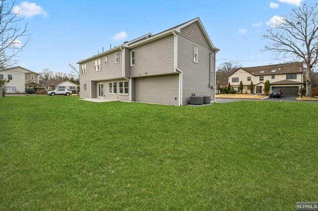 55 Emwood Dr, Emerson NJ  07630-1903 exterior