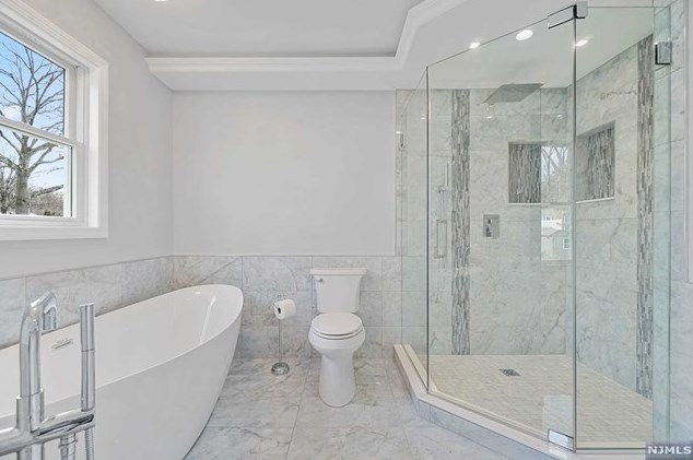 55 Emwood Dr, Emerson NJ  07630-1903 exterior