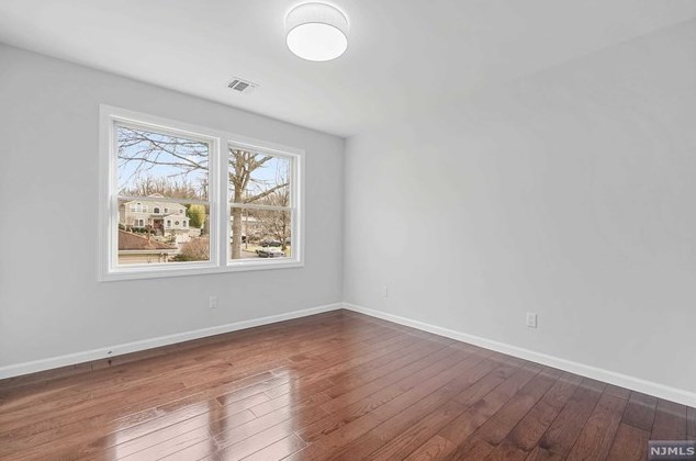 55 Emwood Dr, Emerson NJ  07630-1903 exterior