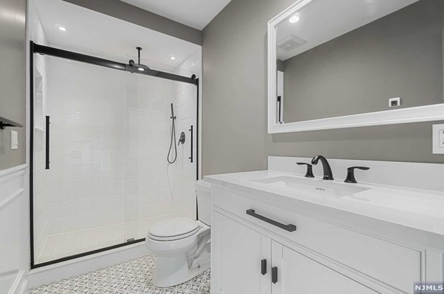 55 Emwood Dr, Emerson NJ  07630-1903 exterior