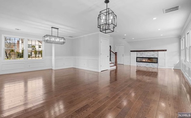 55 Emwood Dr, Emerson NJ  07630-1903 exterior