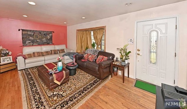 92 Benton Rd, Paramus, NJ 07652