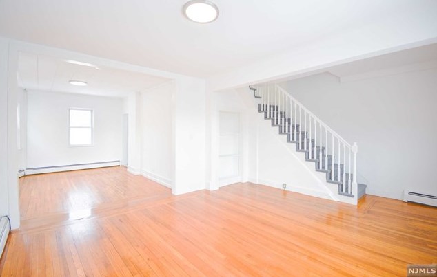 15 Prospect St, Palisades Park, NJ 07650