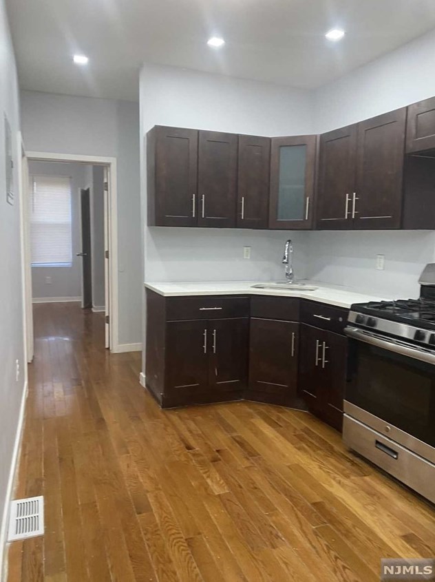 220-222 S 8th St #1l, Newark, NJ 07103