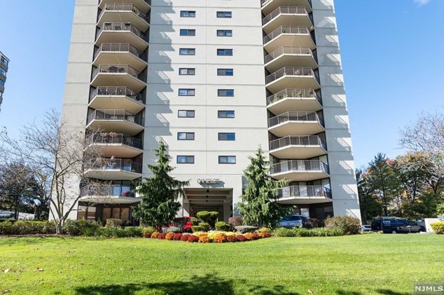 245 Prospect Ave, Hackensack NJ  07601-2569 exterior