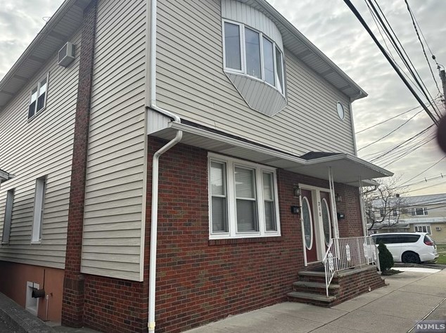 210 Farnham Ave, Lodi, NJ 07644
