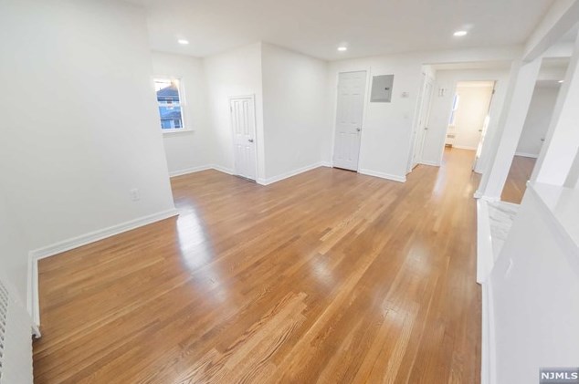 26 1st St #2, Lodi, NJ 07644