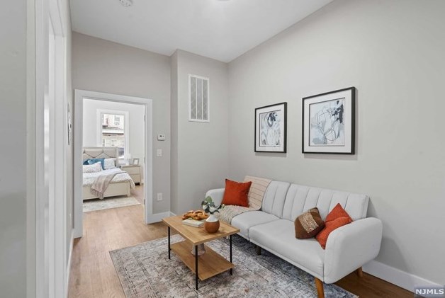 410 26th St, Union City, NJ 07087