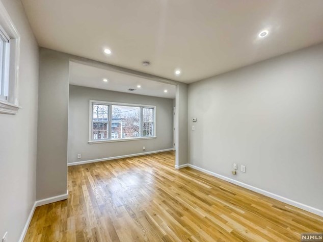 135 E Fort Lee Rd, Bogota, NJ 07603