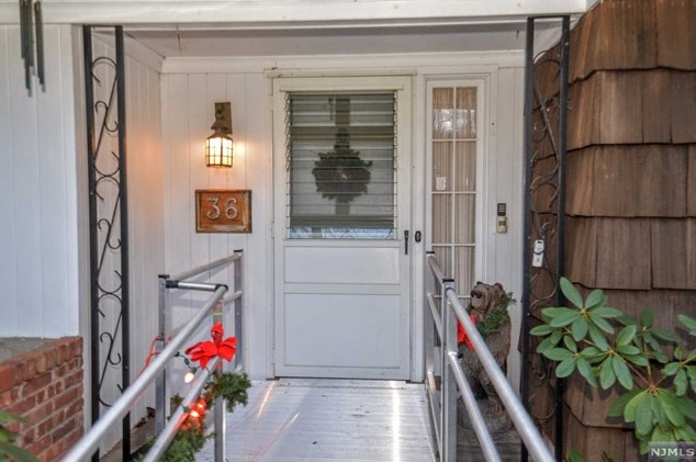 36 Hampshire Hill Rd, Upper Saddle River, NJ 07458