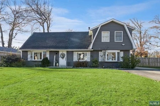 178 Brookfield Ave, Paramus NJ  07652-5227 exterior
