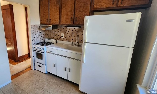 476 Stuyvesant Ave #2fl, Lyndhurst, NJ 07071
