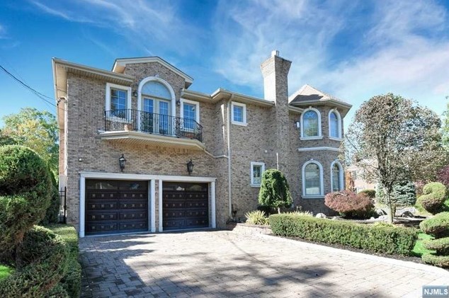 224 Dorincourt Rd, West Fort Lee, NJ 07024