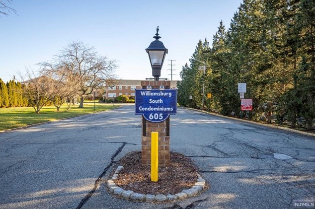 605 Grove St, Clifton NJ  07013-3818 exterior